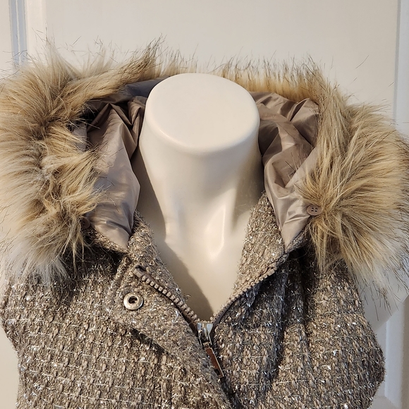 Victoria's Secret XS vest with hood - Picture 3 of 7